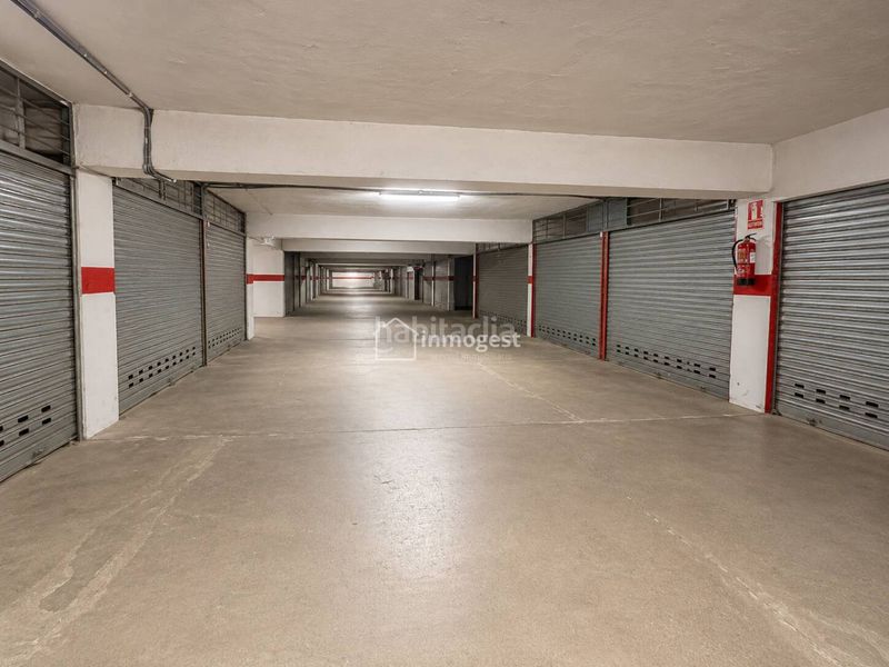 Foto 40d6f232-70b9-4bda-811e-880ab5021f0f. Aparcament cotxe a Centre Salt