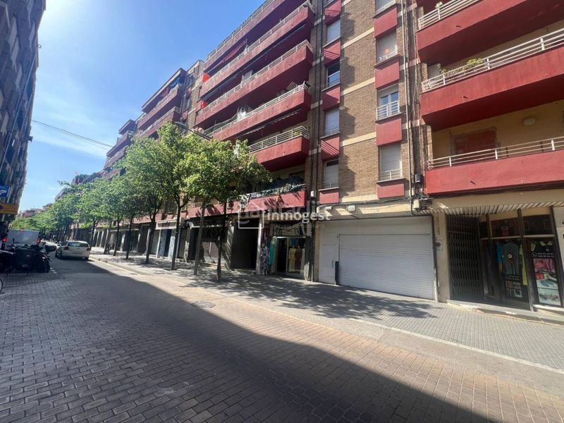 Foto 4182f75b-8d0c-47ce-a7a4-f3d6eb1df87c. Aparcament cotxe a Centre Salt