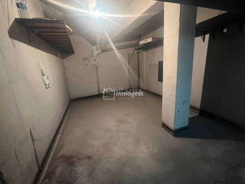 Foto c78230e8-03a6-468e-ab95-48661d50e3a1. Aparcament cotxe a Centre Salt