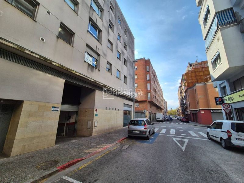 Foto 108b87a1-72f8-4656-a6cc-7dbe18dd56af. Aparcament cotxe a Sant Narcis Girona