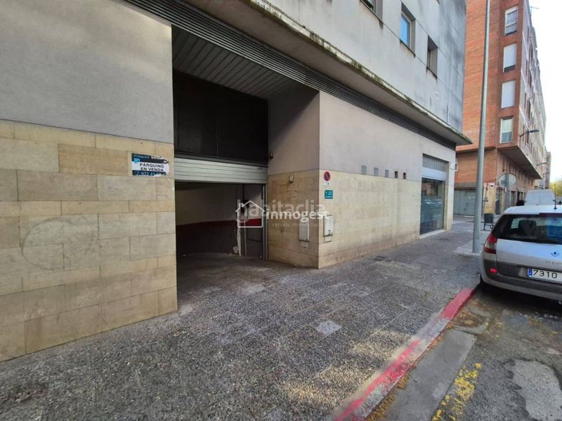 Foto cd6a1e5f-c1e5-4706-a466-82328d5345b8. Aparcament cotxe a Sant Narcis Girona