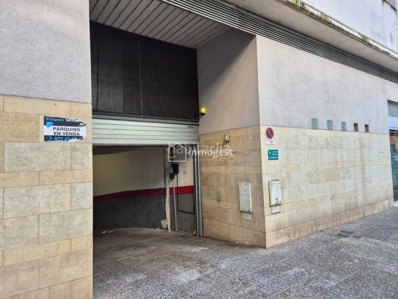 Foto fa81846b-5a4f-4ddd-bf9f-6928df531d31. Aparcament cotxe a Sant Narcis Girona