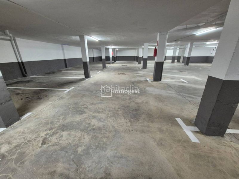Foto 6cde832c-01db-4882-a6d4-16102bc3c185. Alquiler parking coche plazas de parking en alquiler , zona taialà germà sabat en Girona