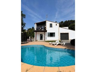 Rent House  Calle sant ferriol. Se alquila espectacular casa con piscina en sarrià de ter