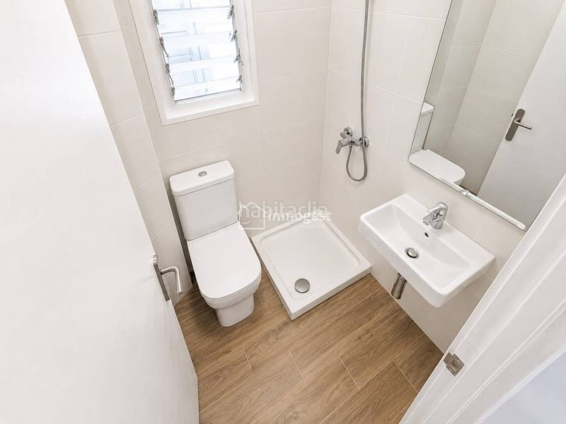 Foto a846eb47-31bc-47ec-8735-0321c59b7d9f. Pis a Anglès