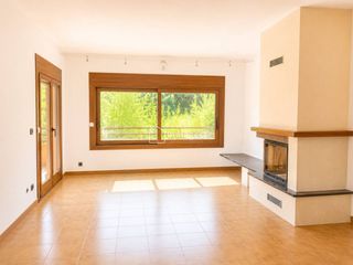 Maison  Calle ds xalet nou. Finca rústica con vivienda, piscina y explotación equina en cass