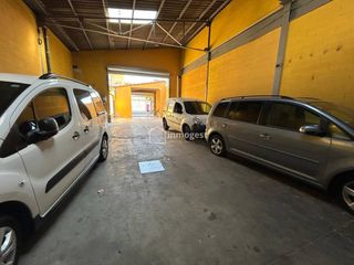 Bâtiment à usage industriel  Calle anselm clavé. Venta de nave industrial en salt con rentabilidad desde el prime