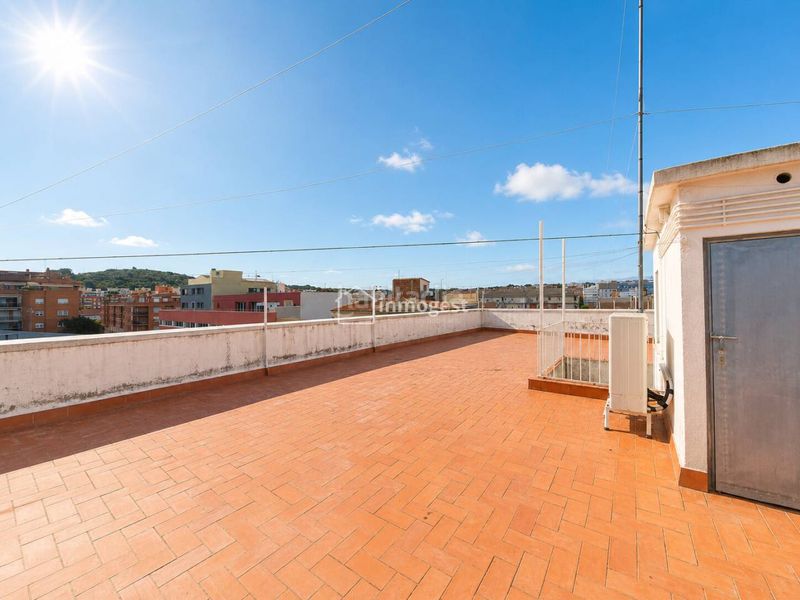 Foto a262db9a-5557-40a4-9c45-892389a377fb. Àtic amb calefacció a Eixample Sud-Migdia Girona