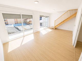 Dúplex  Calle santiago ramón y cajal. Duplex en venta en salt!!!!!
