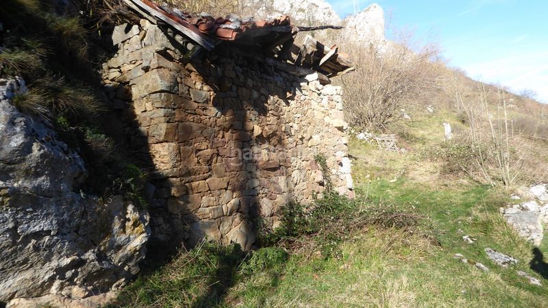 Foto ccfc4340-f662-4a2e-87b1-4acbd77df9d8. Finca rústica a riospasos a Lena