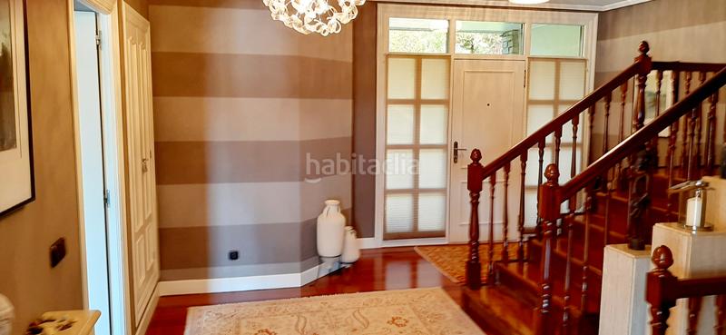 Foto a56684cd-fa59-47d7-bdba-c22255577986. Chalet  adosado impecable prox. bus y club con jardin privado vistas despejadas txoko garaje en Mungia