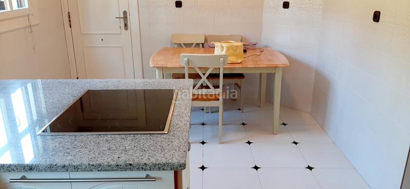 Foto cc97c0c9-c2b5-49a0-b454-99a5cd5b63f5. Chalet  adosado impecable prox. bus y club con jardin privado vistas despejadas txoko garaje en Mungia