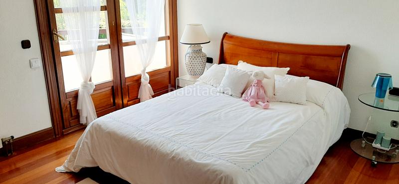 Foto d7d4b000-3377-480a-bb8c-8a187be49676. Chalet  adosado impecable prox. bus y club con jardin privado vistas despejadas txoko garaje en Mungia
