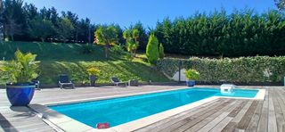 Xalet a Mungia. Chalet individual con piscina , preciosas vistas despejadas , mo