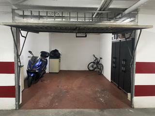 Aparcament cotxe a Centro. Se vende garaje cerrado en puerto real zona huerta pley