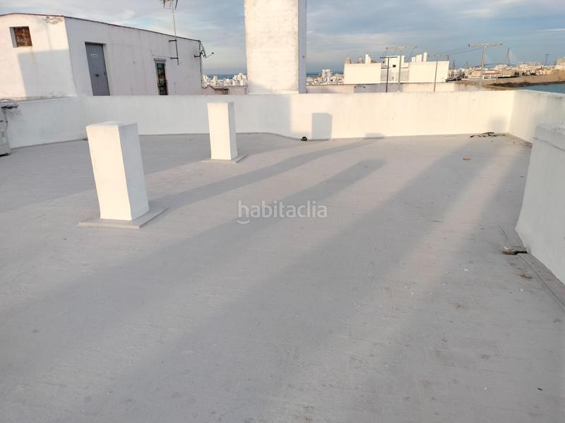 Foto b7cb4817-9b0f-49be-88e9-29742a4d37c8. Piso se vende piso en cadiz , zona playa de la caleta en Cádiz