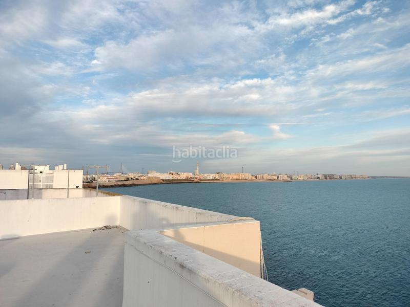 Foto f043d73a-0fd9-4dc2-9f87-19f1e20e64d4. Piso se vende piso en cadiz , zona playa de la caleta en Cádiz