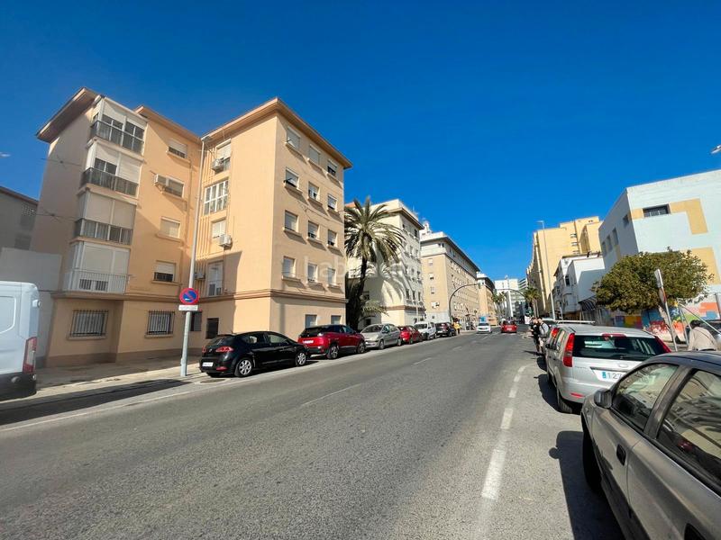 Foto dfb2e6e2-3a90-440b-a2c3-f93eb27b42a8. Pis a astilleros - la paz - loreto - el corte inglés Cádiz