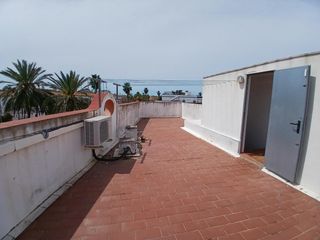 Reihenhaus in Las Canteras. Luminoso adosado con azotea en el almendral