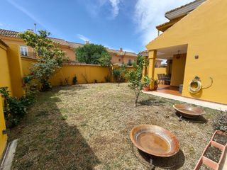 Reihenhaus in Casines. Se vende adosado en puerto real , zona casines