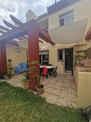 Semi detached house in Las Canteras. Adosado con encanto en el almendral