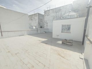 Maison à Centro. Se vende casa independiente en puerto real , zona colegio la sal