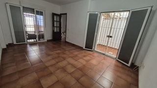 Casa a schiera in Cobreros Viejo. Se vende adosado en san fernando , zona camposoto