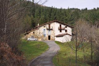 Masia a Mallabia. 1/2 caserio en mallabia