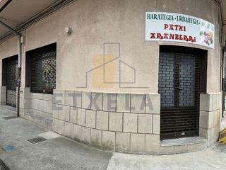 Local Comercial a Elorrio. Se vende local comercial de 70m2 en buena zona de elorrio.