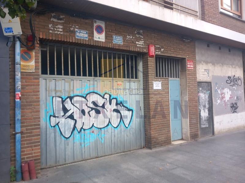Foto e4a47a96-e7aa-425a-b31a-61094b42ba56. Aparcament cotxe a Durango