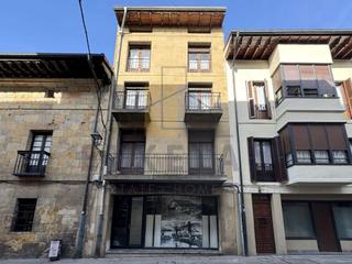 Édifice à Elorrio. Edificio en calle berriotxoa de elorrio