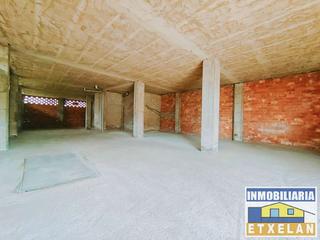 Local Comercial a Atxondo. Local comercial en bruto de 151m2 en la calle jauregui de atxond