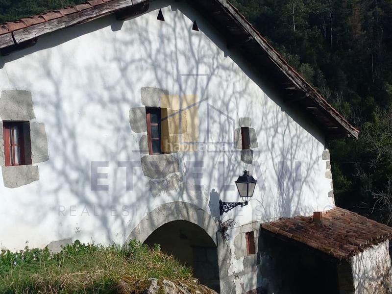 Foto 0bbfb8f6-76b3-41cf-839e-ada60f97af53. Piso venta de caserío a reformar con amplio terreno en Aulesti