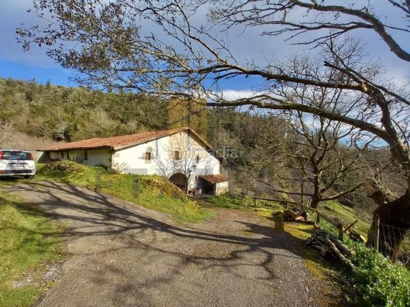 Foto 3c831158-18b1-42d2-8343-ae9657e079a9. Piso venta de caserío a reformar con amplio terreno en Aulesti