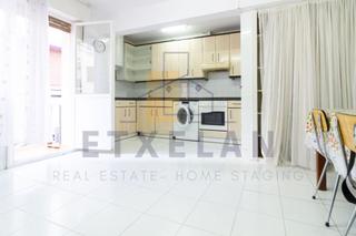 Pis a Berriz. Céntrico y luminoso piso con  2 balcónes