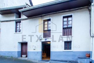 Casa a Mendaro. Edificio con encanto y muchas posibilidades en mendaro