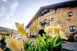 Country house in Iurreta. Inversión única en bizkaia caserío histórico reformado con aloja