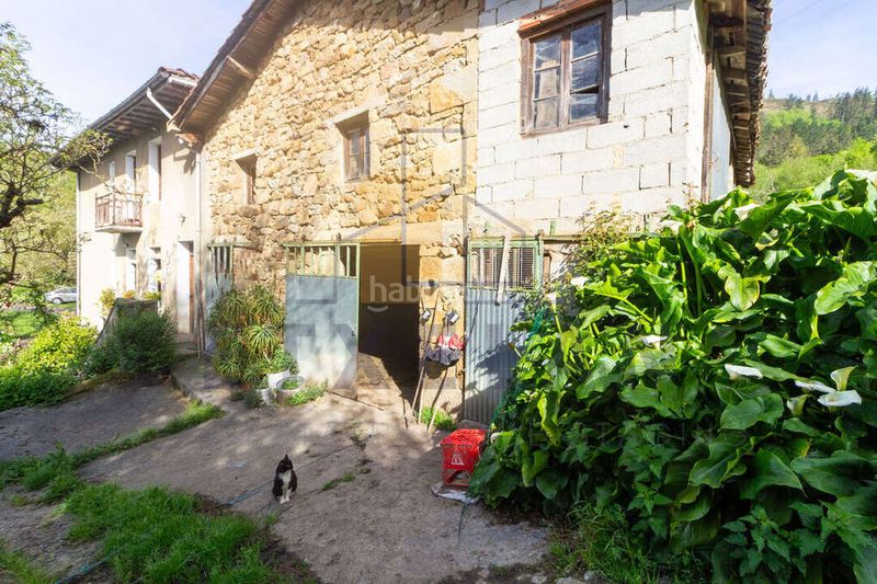 Foto a89c3f46-e976-4070-9789-577456a7e4f3. Casale con parcheggio in Berriz
