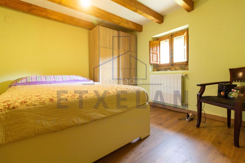 Foto 00e7a4d0-3e93-40e8-b38f-5a6317885335. Masia amb calefacció piscina a Orozko