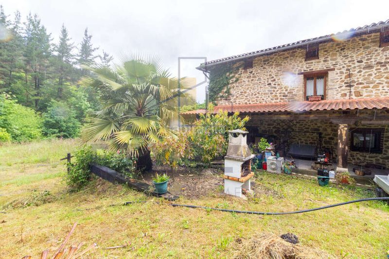 Foto a3930e8e-76d5-4e8a-a76d-85bd9fd2c05d. Masia amb calefacció piscina a Orozko