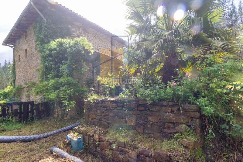 Foto c73dd956-bcc2-4944-98e7-cfae848874b4. Masia amb calefacció piscina a Orozko