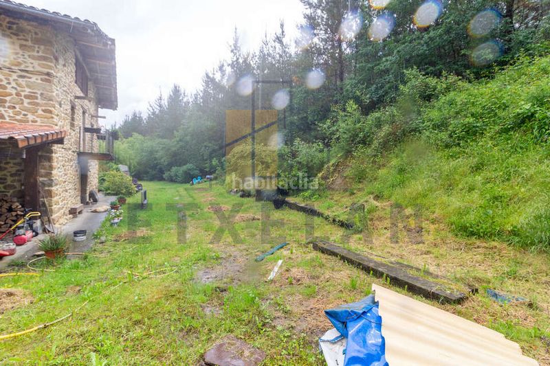Foto f1f3e170-b814-45f4-9867-d8925a142590. Masia amb calefacció piscina a Orozko