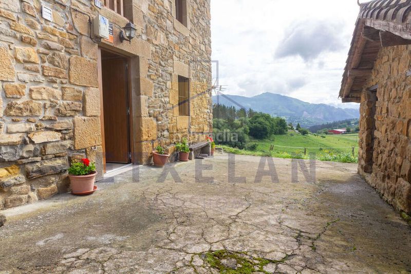 Foto a0380522-6d81-4e0e-a2e7-8e5c4083cca1. Masia amb calefacció a Mallabia