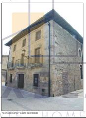 Etagenwohnung in Elorrio. Piso para reformar, en edificio histórico de elorrio