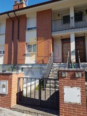 Pis a Artziniega. Vivienda adosada lista para entrar a vivir con jardín y terraza