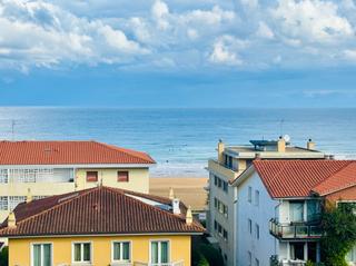 Appartement à Zarautz. Amplio piso al lado de la playa con terraza