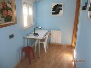 Rent Studio in Carrer joan serra i vilaró 15. Habitacion individual independiente en chalet