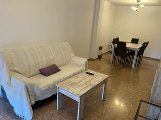 Miete Etagenwohnung in Carrer violant d'hongria 3. Edificio residencial spisp, vistas al mar