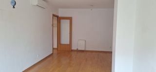 Etagenwohnung in Carrer joan fuster 15. Vall de la rabassada, 3 dorm, 2 baños, exterior