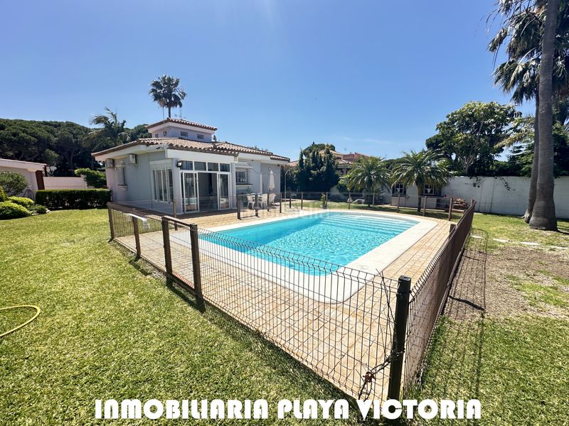 Foto 06c7d6d3-ea22-483d-8990-7d4bf35ea776. Xalet amb xemeneia aparcament piscina a Sancti Pietri Chiclana de la Frontera